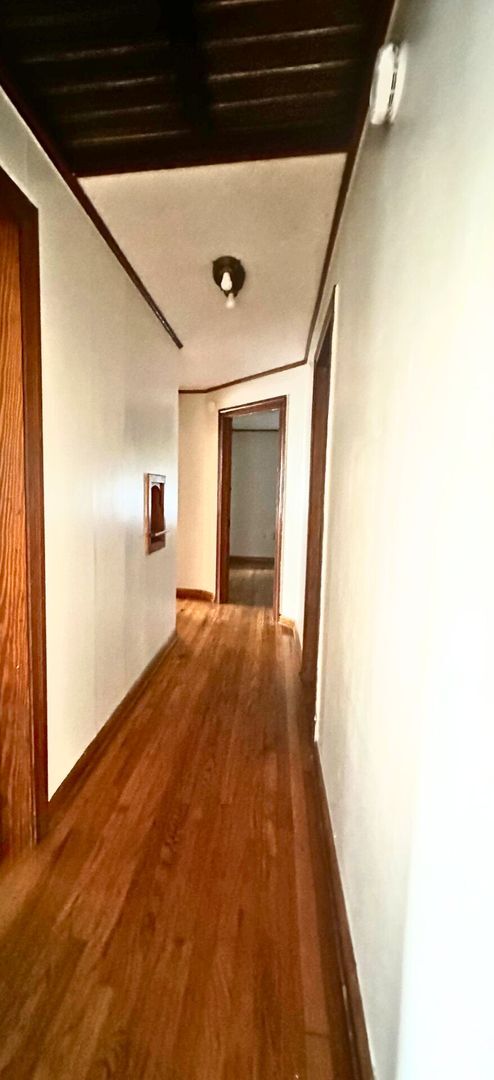 Building Photo - 704 E Thomas St