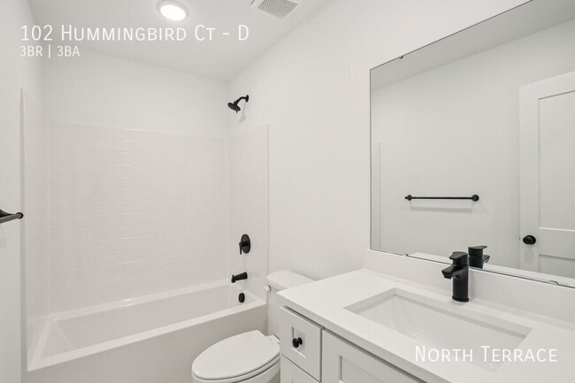 Building Photo - 102 Hummingbird Ct