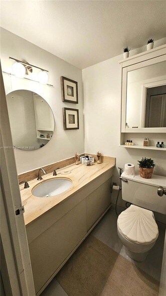 Building Photo - 1980 S Ocean Dr