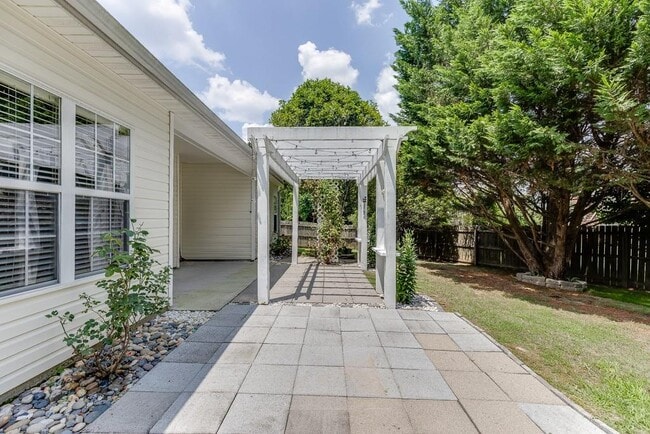 Building Photo - 2464 Laurelfield Dr