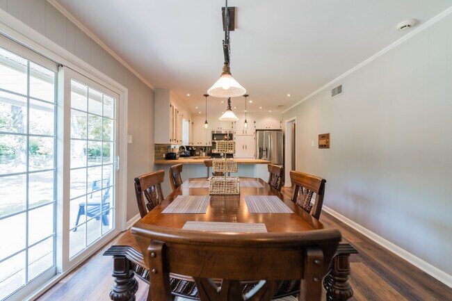 Building Photo - 6924 W Markham St