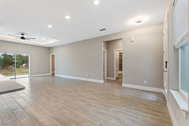 Building Photo - 1057 Sabine Pl