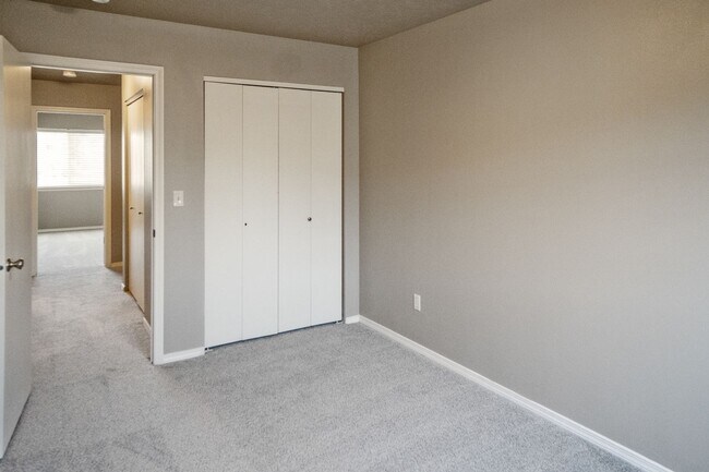 Building Photo - Beautiful Single Family Home Located on Th...