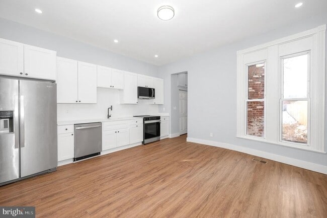 Building Photo - 230 S Market St