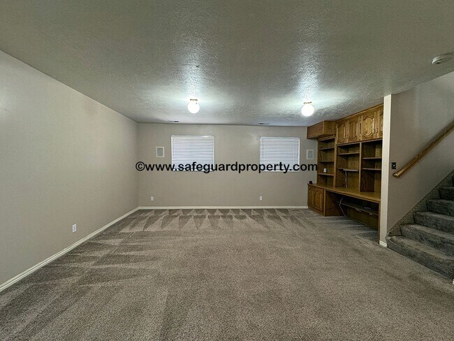 Building Photo - Wonderful 4 Bedroom Home with an Office in...