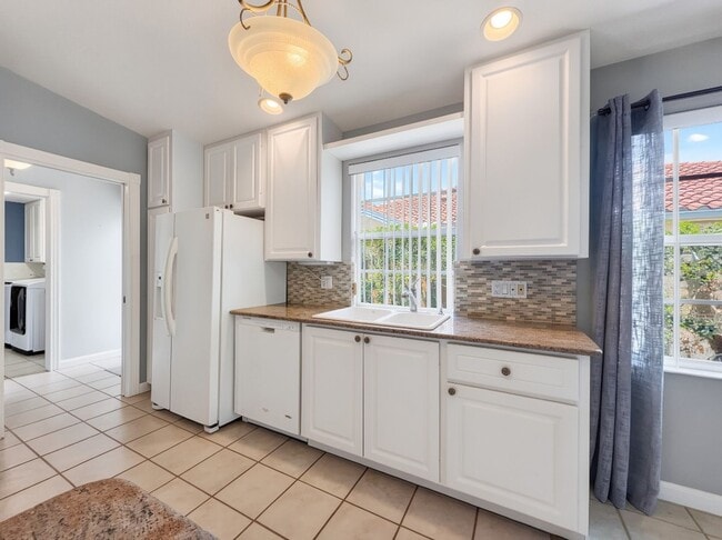 Building Photo - Beautifully maintained 2-bedroom, 2-bath in Island Walk