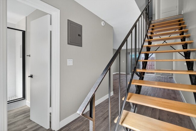 Interior Photo - 13392-13400 Magnolia Street