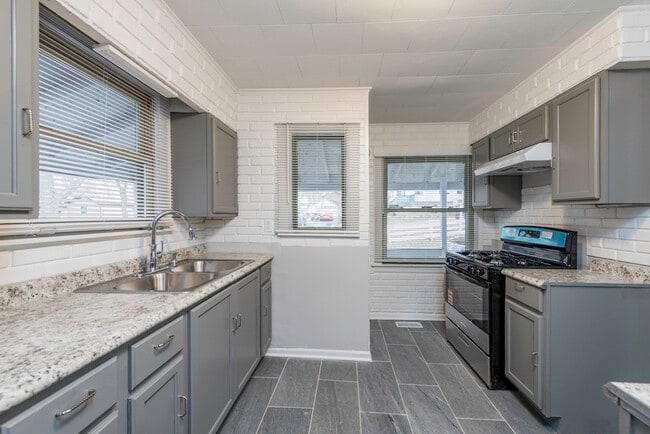 Building Photo - 510 Forest Glen Dr