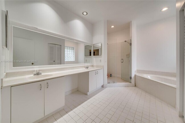 Building Photo - 16332 Malibu Dr