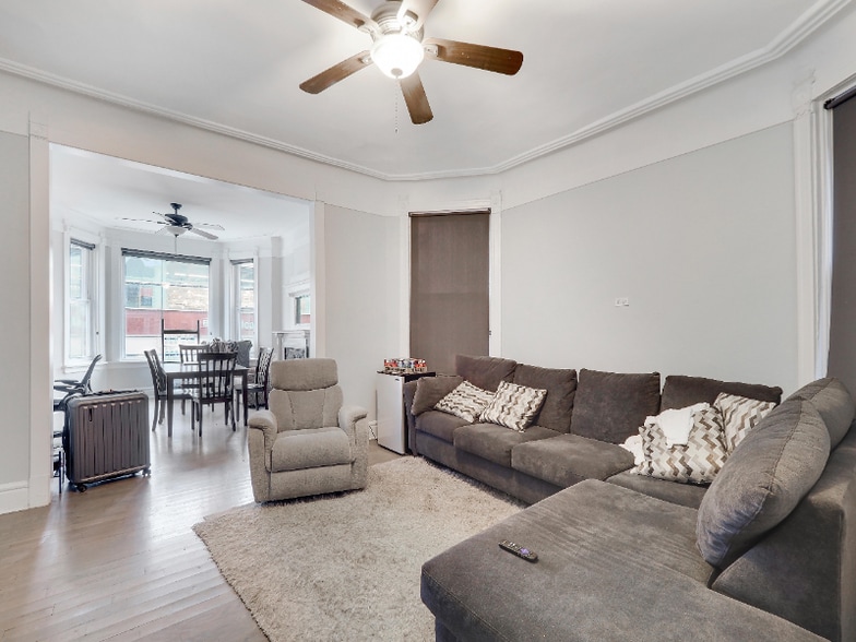 Building Photo - 2652 N Halsted St