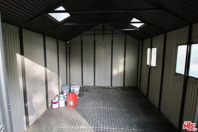 Building Photo - 8421 Darby Ave