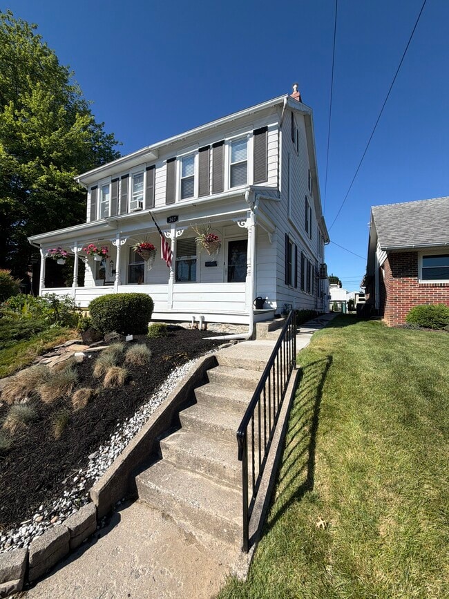 Building Photo - 307 S Whiteoak St