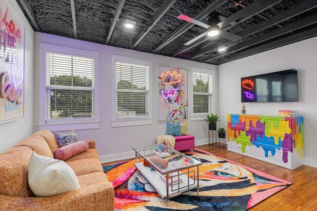 Building Photo - 156 Camellia St