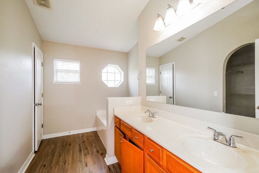 Building Photo - 1317 Welch Ridge Terrace