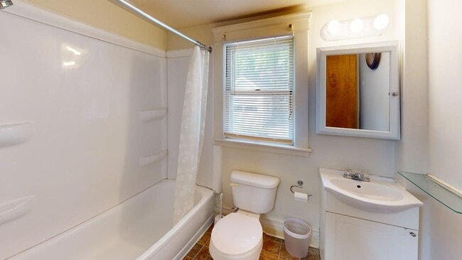 Building Photo - 717 Dewey Ave