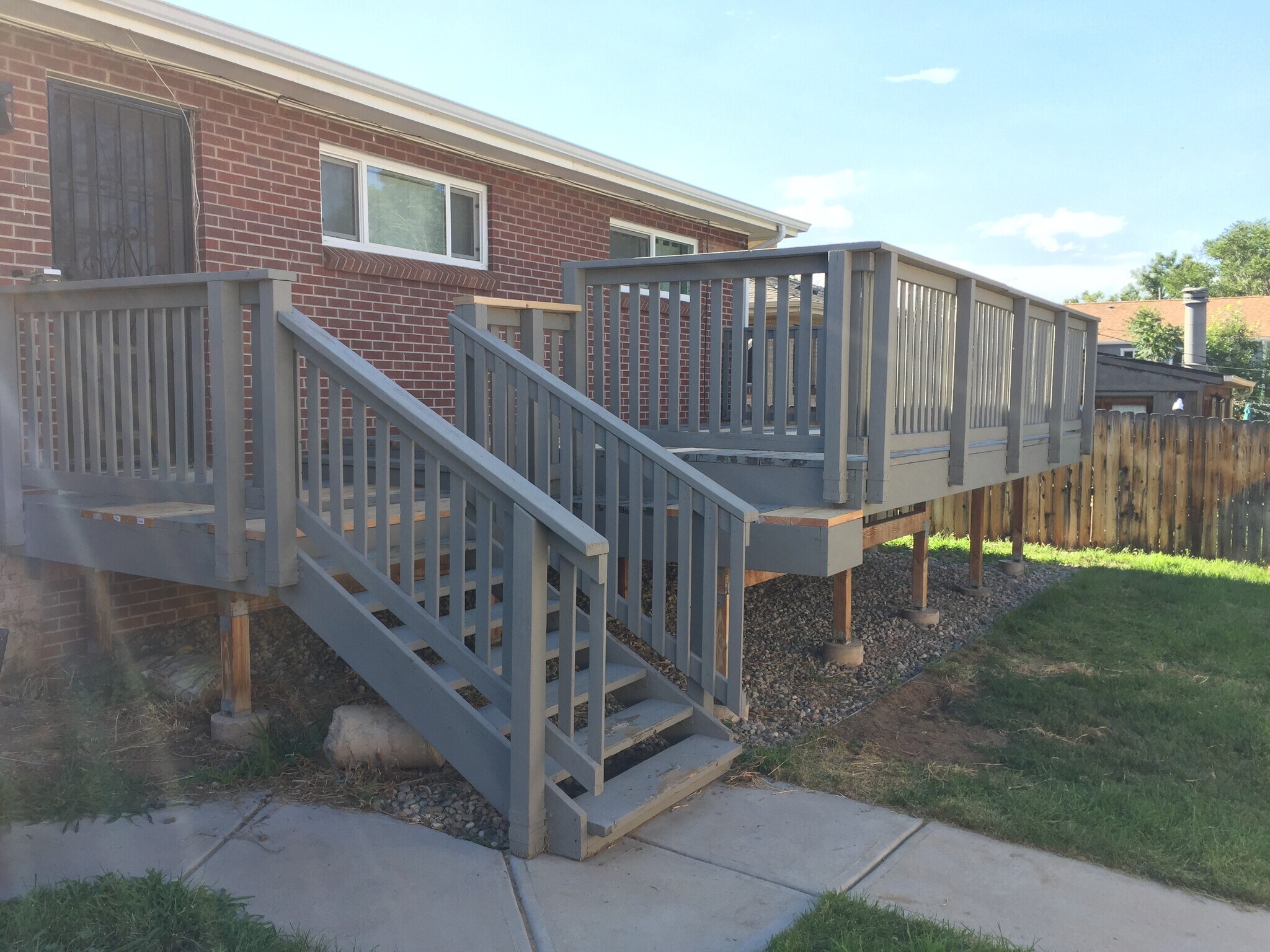 Large deck great for entertaining - 4660 Perry St