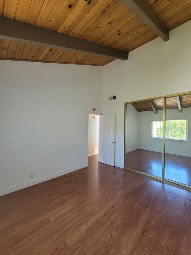 Building Photo - Charming 2-Bed, 1.5-Bath Concord Condo wit...
