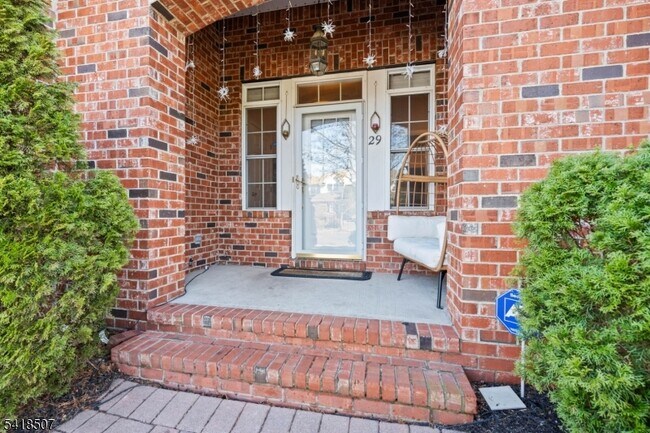 Building Photo - 29 Newell St