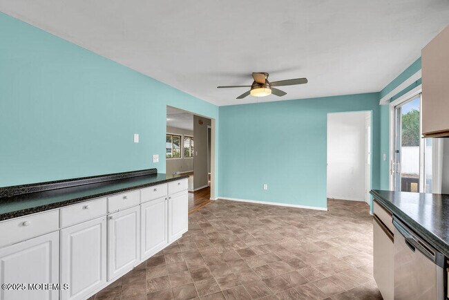 Building Photo - 1841 2nd Ave