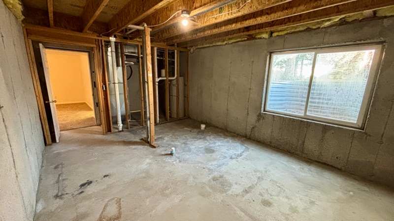 Building Photo - 631 W 20 N