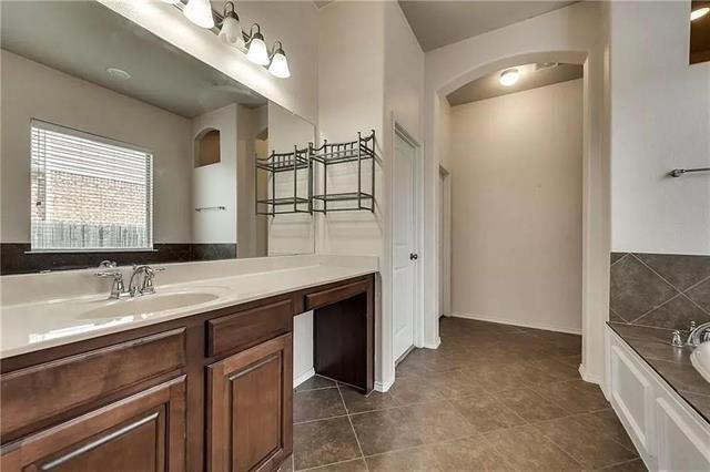 Building Photo - 914 Mangrove Dr