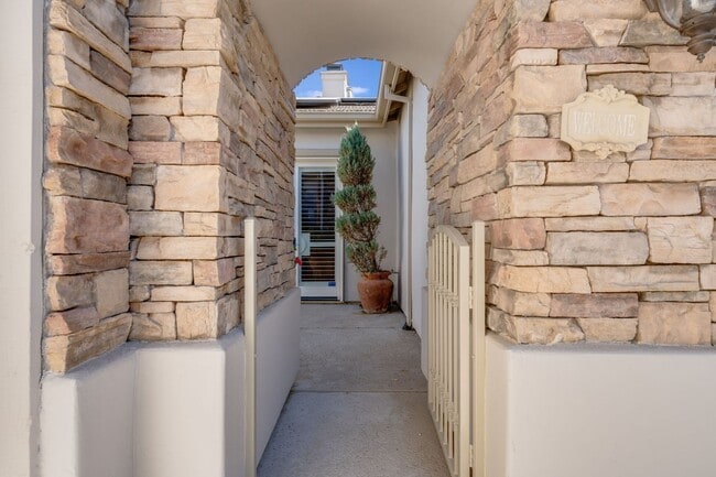 Building Photo - Luxury 4-Bedroom Home in El Dorado Hills Exclusive Serrano Community!