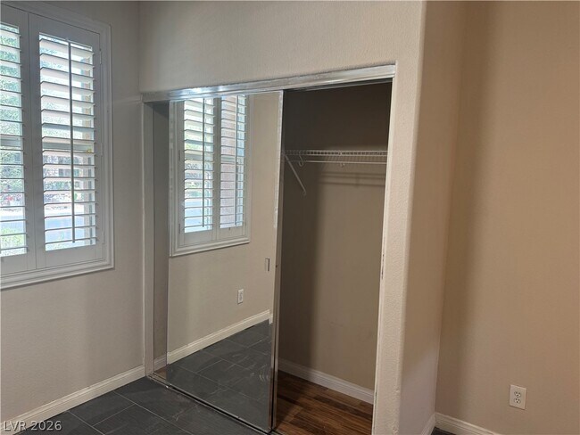 Building Photo - 9113 W Parkstone Ave