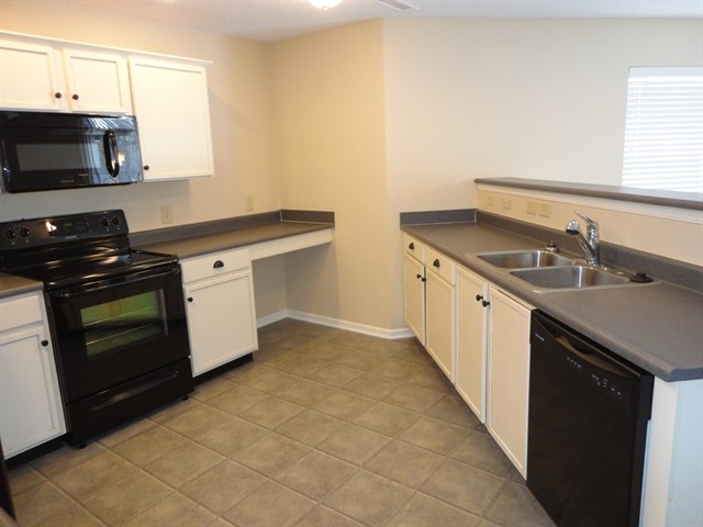 Building Photo - 10395 Butler Dr