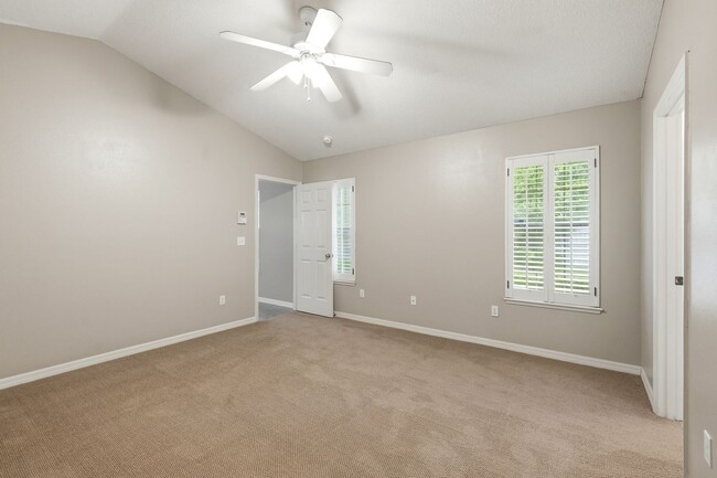 Building Photo - Upgraded 3 bedroom 2 bath home in Mentone
