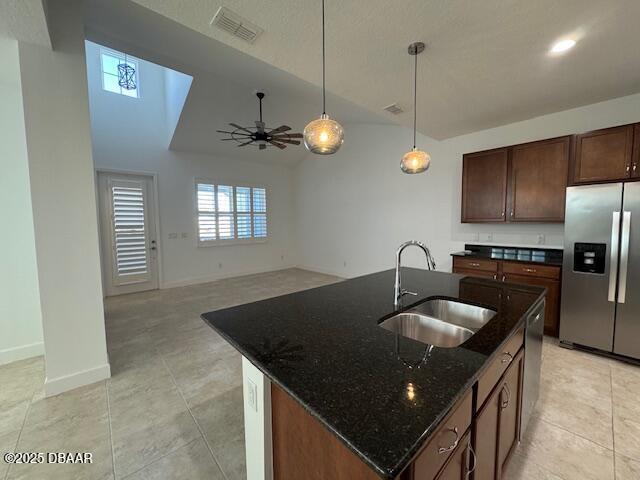 Building Photo - 414 Parrot Ln