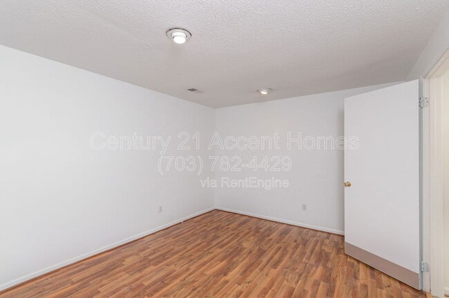 Building Photo - 29 S Floyd St