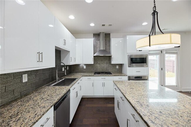 Building Photo - 983 Ensign Peak Ct