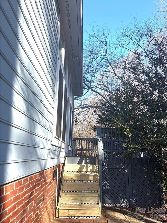 Building Photo - 3412 Armitage Dr