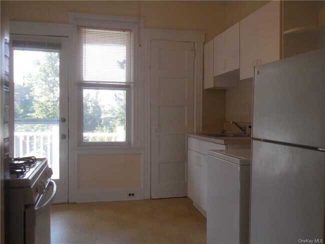 Building Photo - 458 Westchester Ave