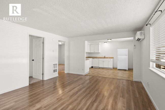 Building Photo - 2250 Crater Lake Ave