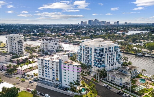 Building Photo - 720 Bayshore Dr