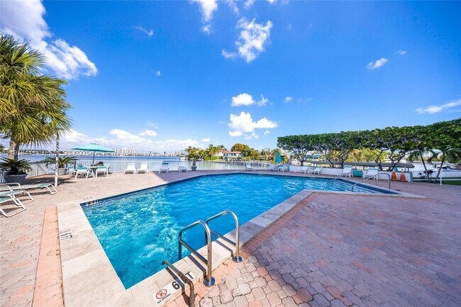 Building Photo - 2841 NE 163rd St