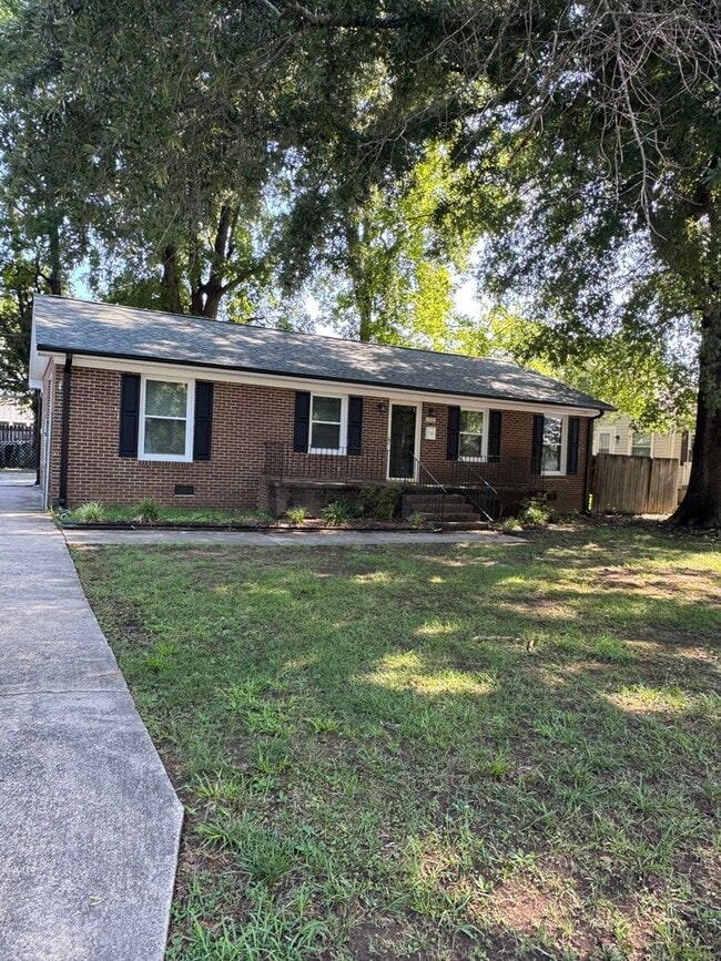 Building Photo - Move In Ready! Updated 3 Bedroom Brick House off Guess Road Near Carver St, Durham NC