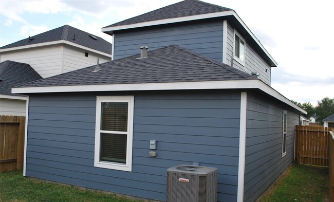 Building Photo - 16751 N Marie Vlg Dr