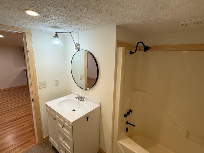 Building Photo - Perfect Apartment in Crumpler with a Gorge...