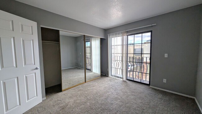 Building Photo - 3 Bedroom Townhome Near W University Dr and S Hardy Dr!