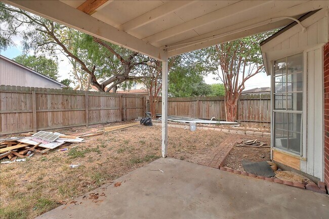 Building Photo - 6405 Clairfield St