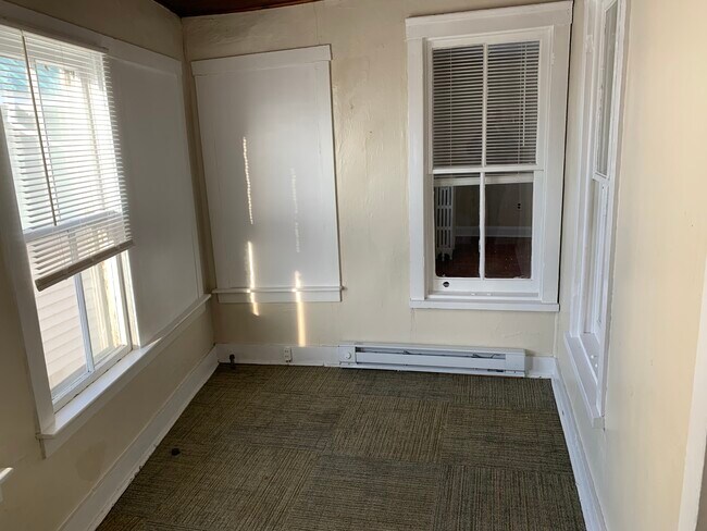 Bed 3 - 143 N Potomac St