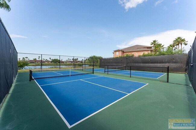 Building Photo - 20 S Bay Hill Dr