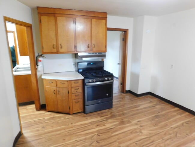 Building Photo - 88 Oak St