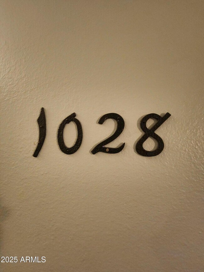 Building Photo - 3033 E Devonshire Ave