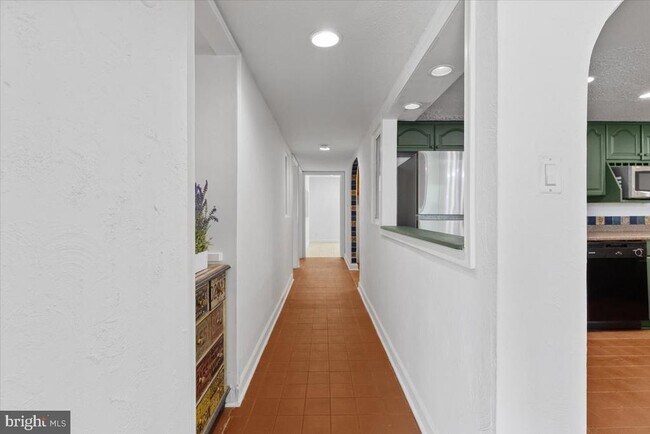 Building Photo - 202 Buckingham Ln
