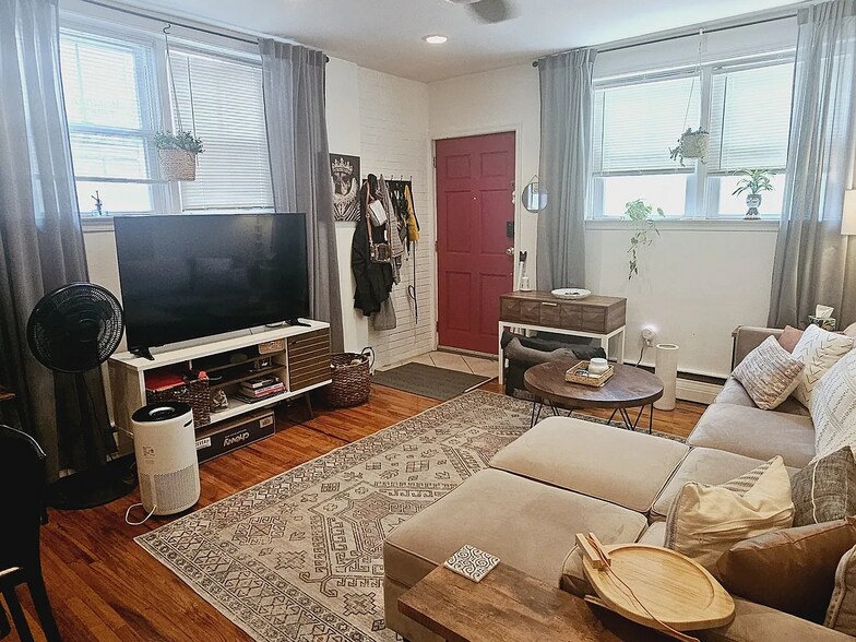 Building Photo - 421 S 17th St