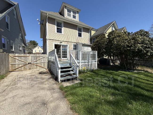 Building Photo - 86 School St