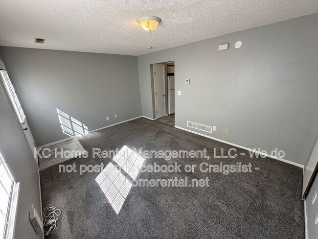 Building Photo - 506 Sky Vue Dr